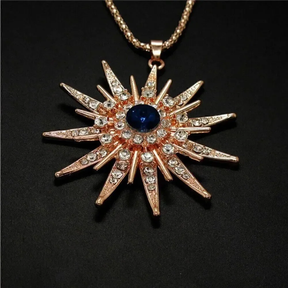 🔥 Betsey Johnson stunning crystal embellished starburst pendant necklace 🔥
